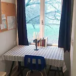 Дом отдыха The Hidden Gem, 1 Bedroom, 1 Living Room, 4 Beds, Sleeps 5 *
