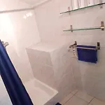 The Hidden Gem, 1 Bedroom, 1 Living Room, 4 Beds, Sleeps 5 Дом отдыха