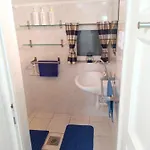 The Hidden Gem, 1 Bedroom, 1 Living Room, 4 Beds, Sleeps 5 Дом отдыха