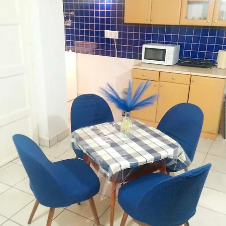 בית נופש The Hidden Gem, 1 Bedroom, 1 Living Room, 4 Beds, Sleeps 5