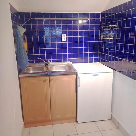 The Hidden Gem, 1 Bedroom, 1 Living Room, 4 Beds, Sleeps 5 Holiday home Siofok