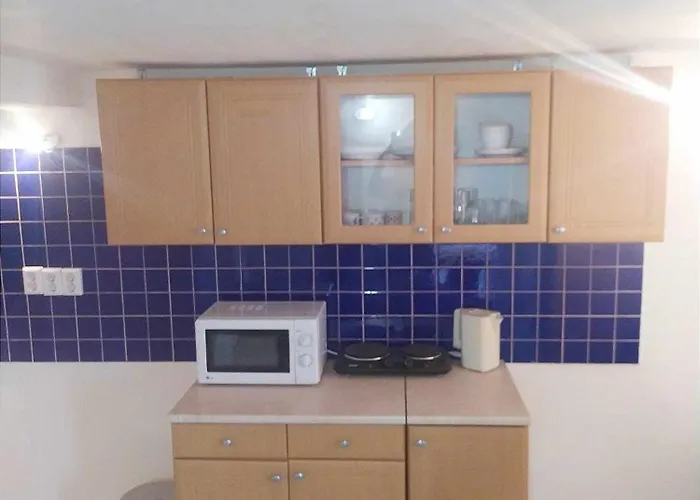 The Hidden Gem, 1 Bedroom, 1 Living Room, 4 Beds, Sleeps 5 Feriehus *