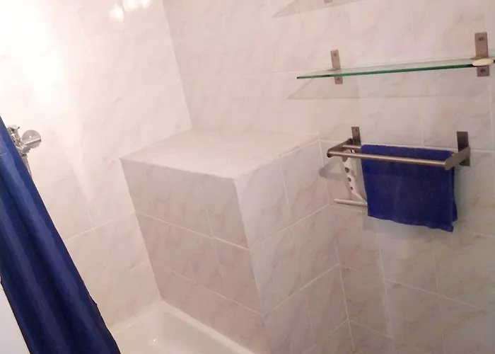 The Hidden Gem, 1 Bedroom, 1 Living Room, 4 Beds, Sleeps 5 別荘