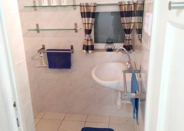 The Hidden Gem, 1 Bedroom, 1 Living Room, 4 Beds, Sleeps 5 別荘