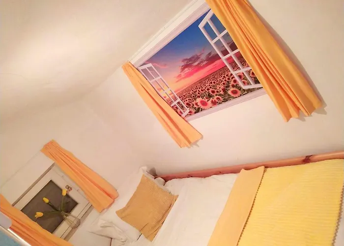 別荘 The Hidden Gem, 1 Bedroom, 1 Living Room, 4 Beds, Sleeps 5 *